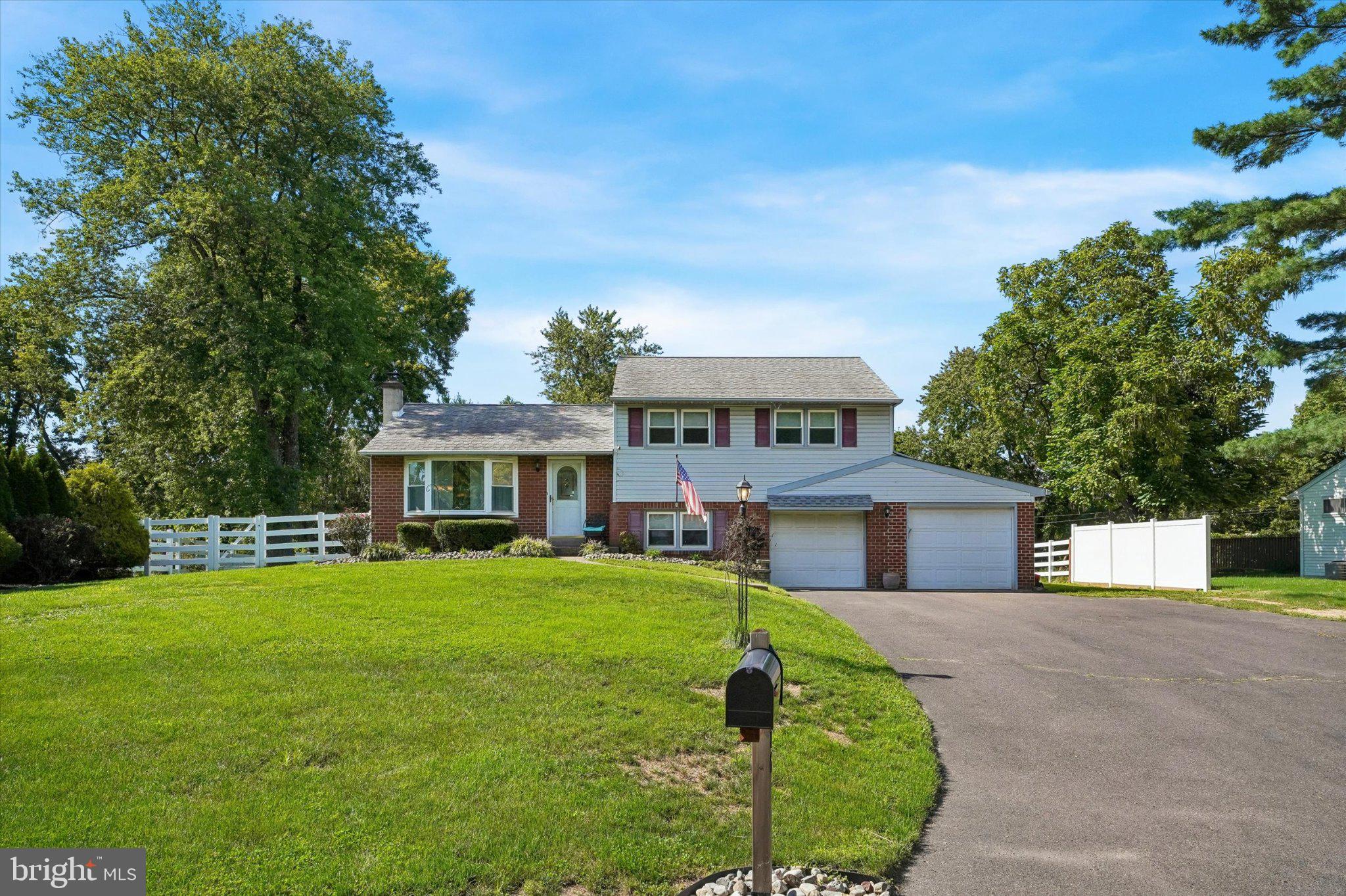 2176 MEADOWVIEW DRIVE