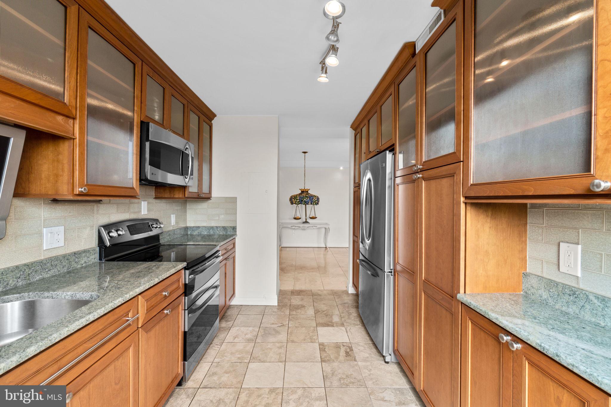 1800 OLD MEADOW ROAD 1512 - 1513