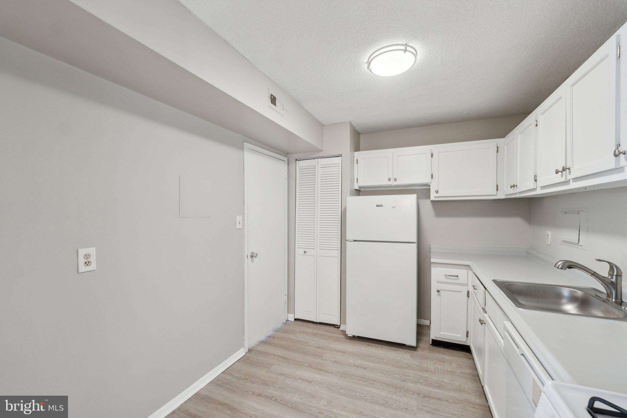 PRESIDENTIAL TOWERS - Residential