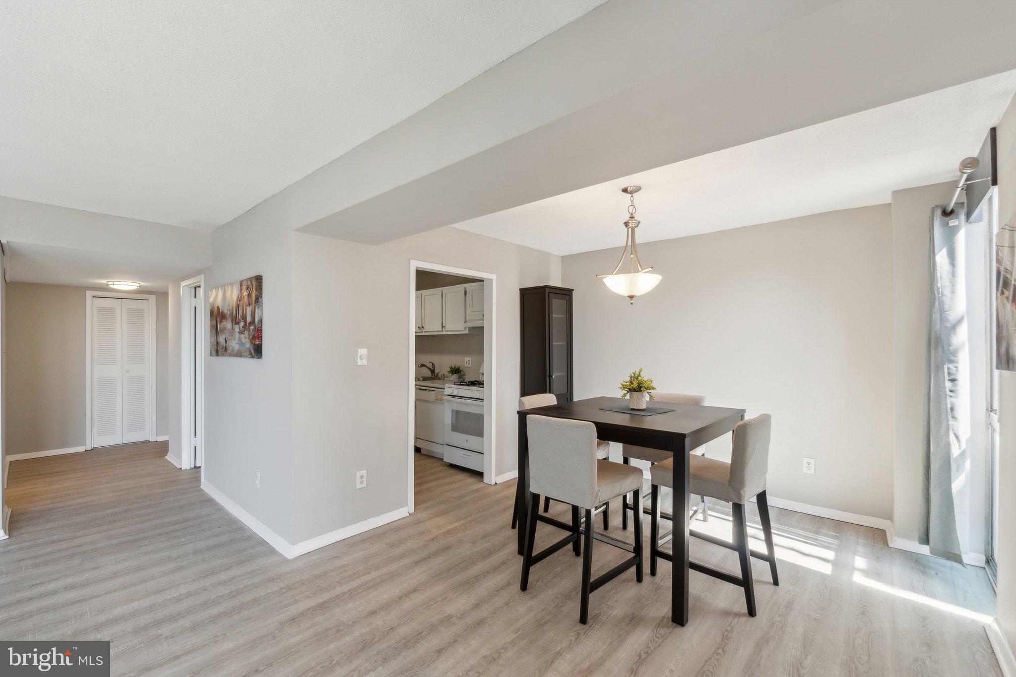 PRESIDENTIAL TOWERS - Residential