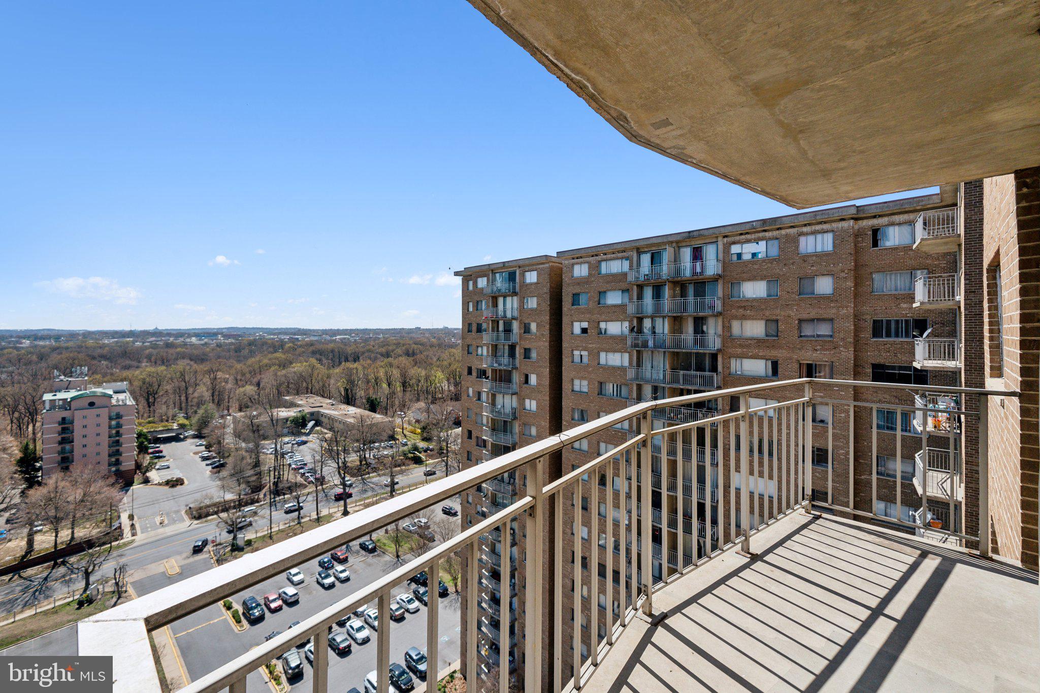 PRESIDENTIAL TOWERS - Residential