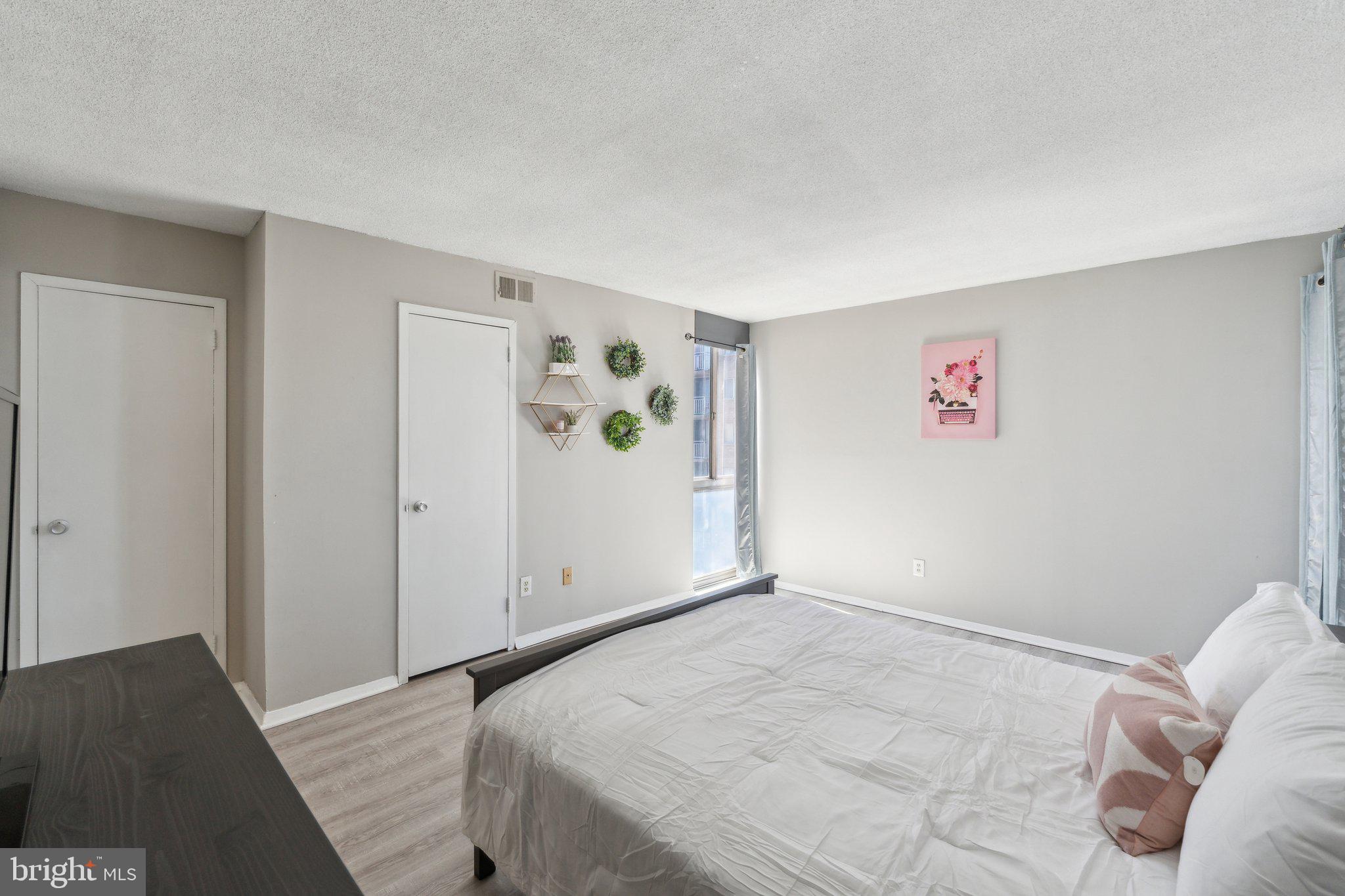 PRESIDENTIAL TOWERS - Residential