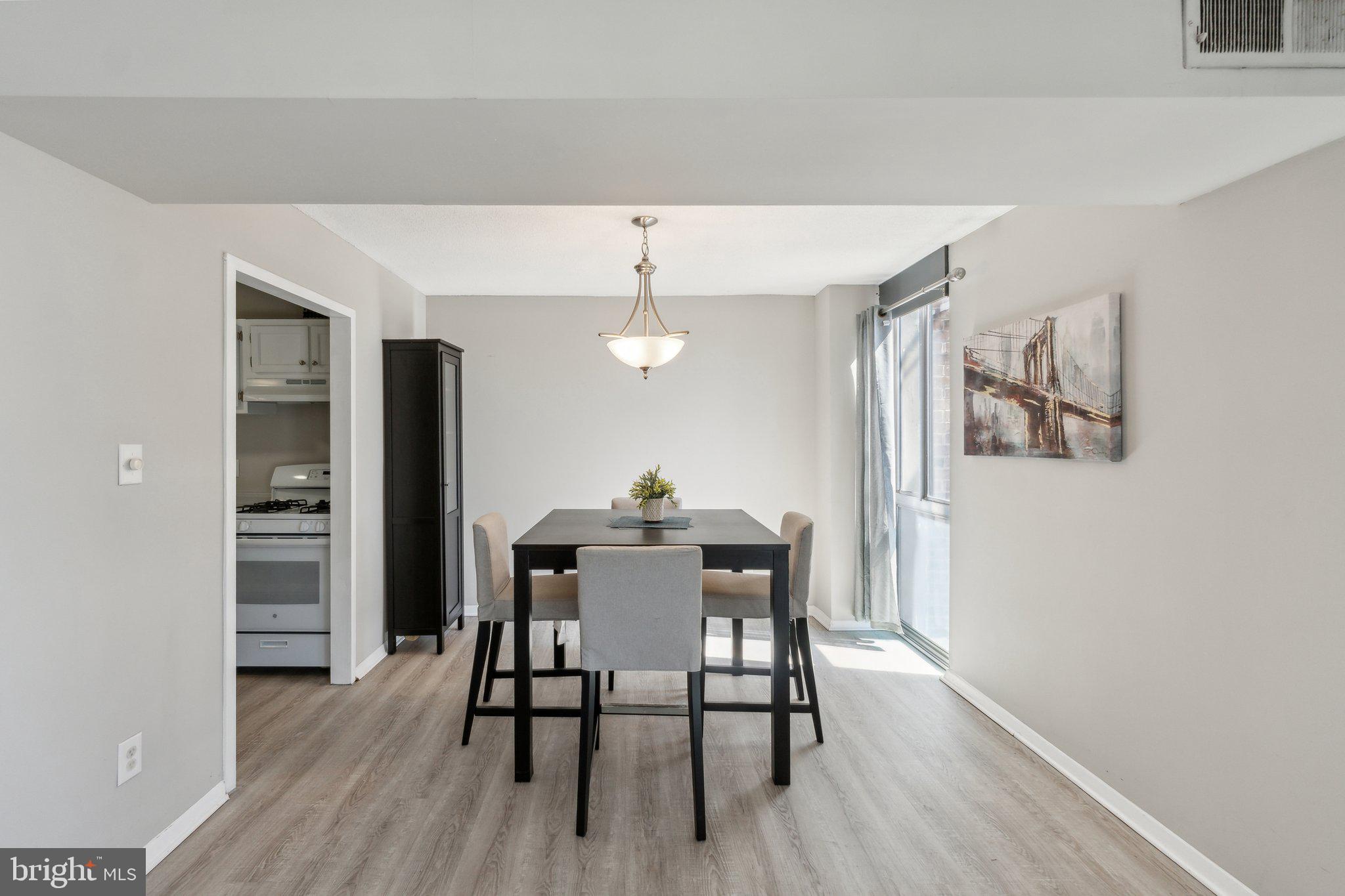 PRESIDENTIAL TOWERS - Residential