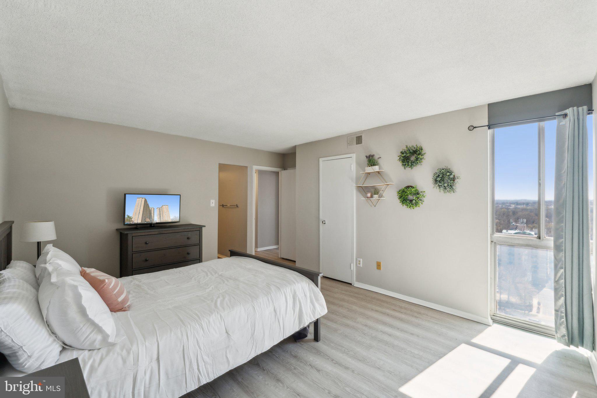 PRESIDENTIAL TOWERS - Residential