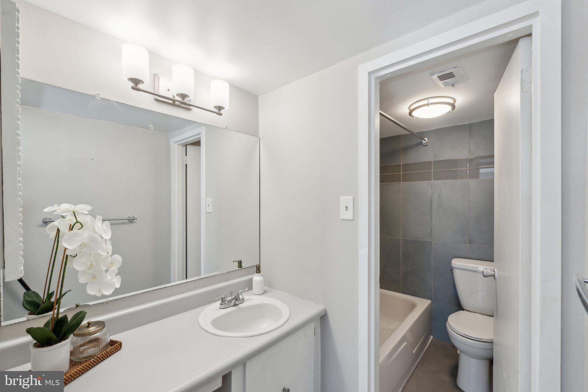 PRESIDENTIAL TOWERS - Residential