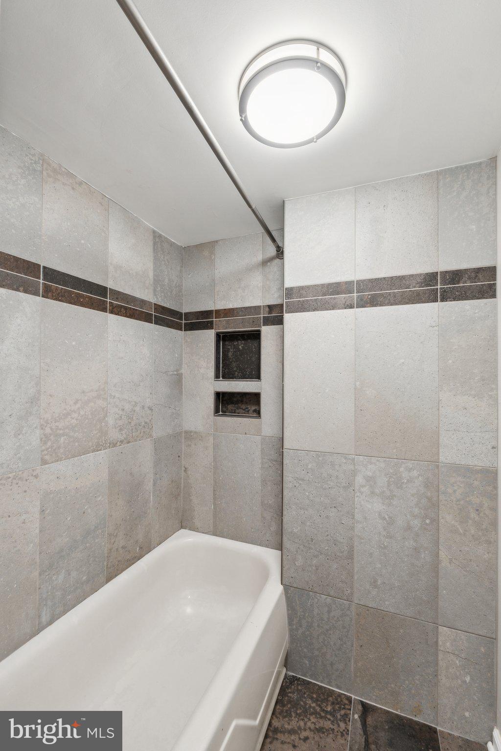 PRESIDENTIAL TOWERS - Residential