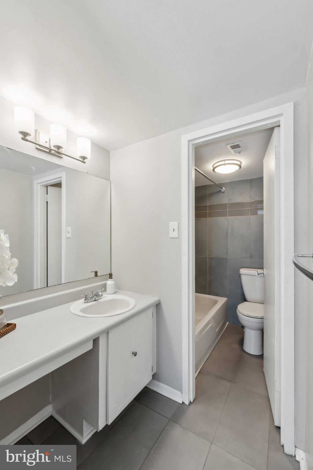 PRESIDENTIAL TOWERS - Residential