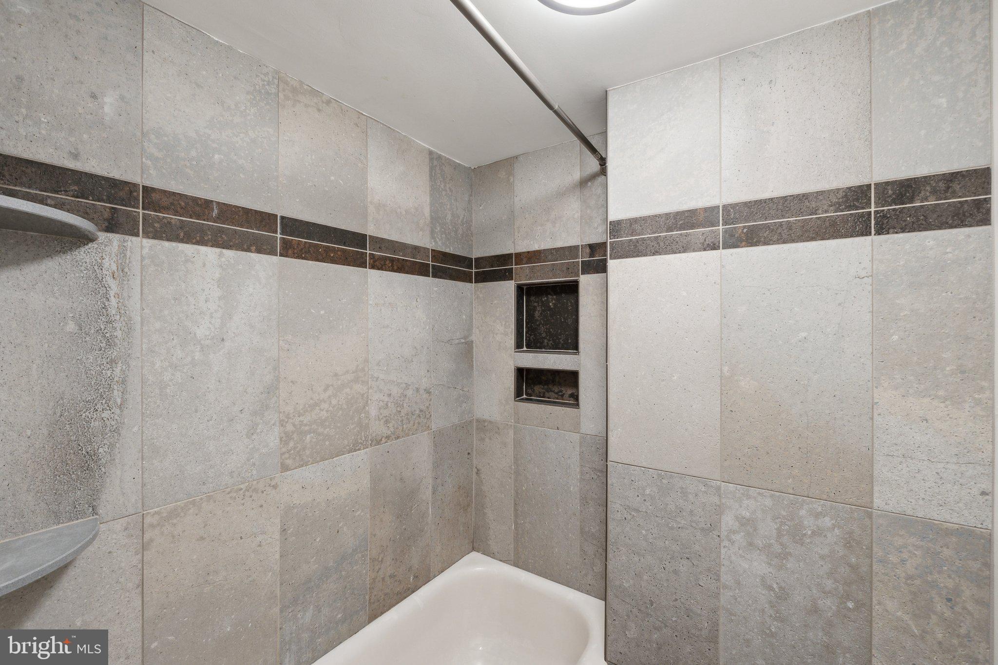 PRESIDENTIAL TOWERS - Residential