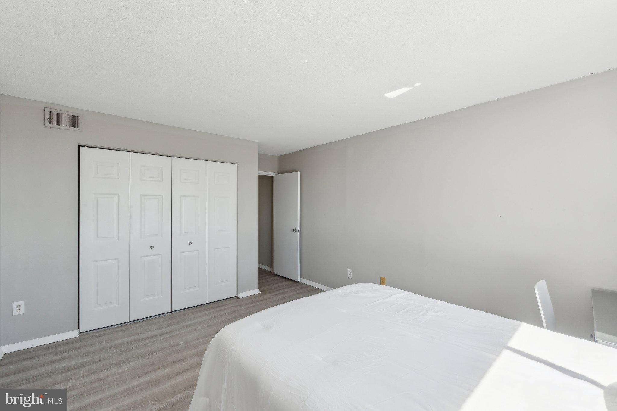 PRESIDENTIAL TOWERS - Residential