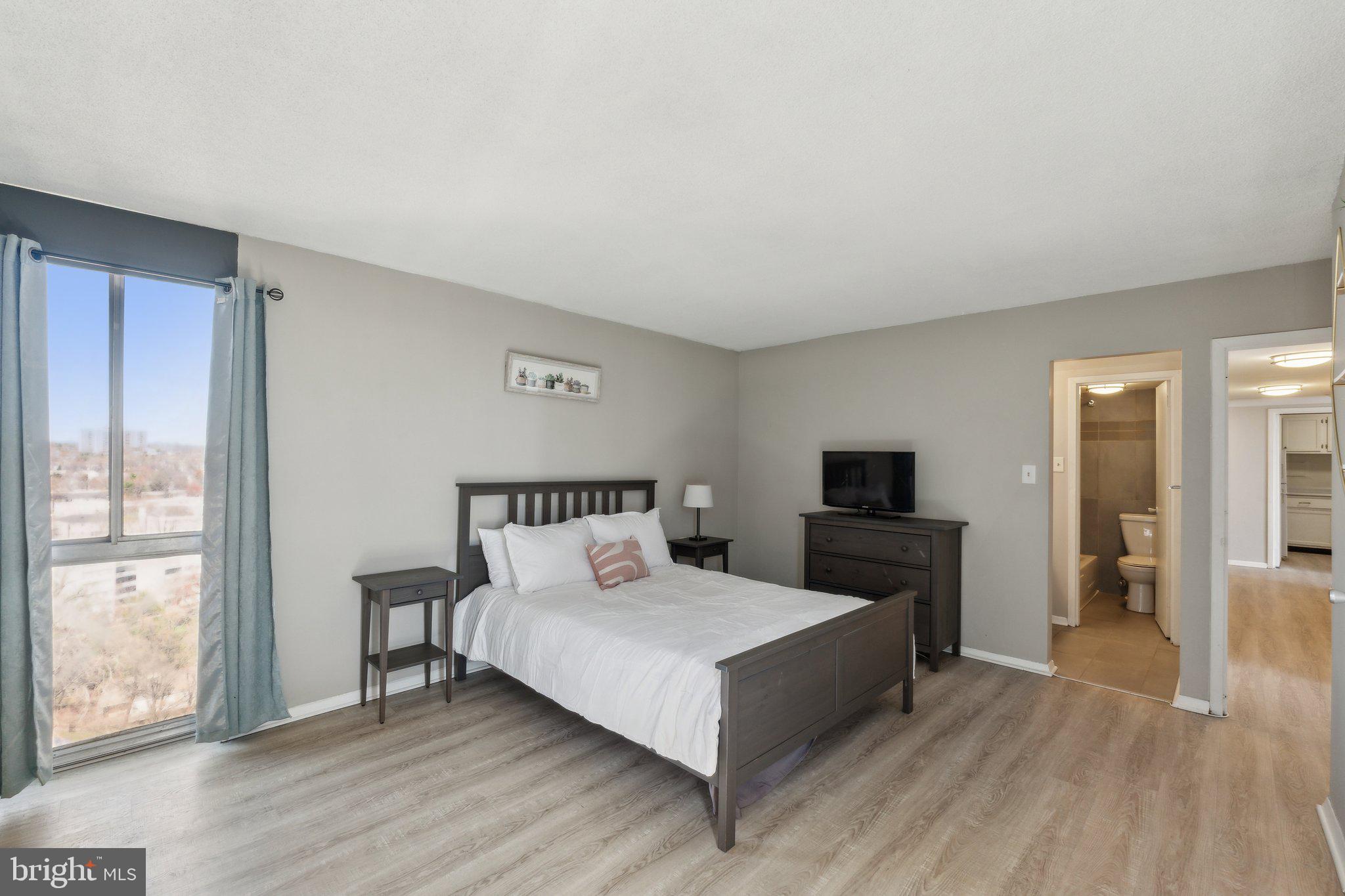 PRESIDENTIAL TOWERS - Residential