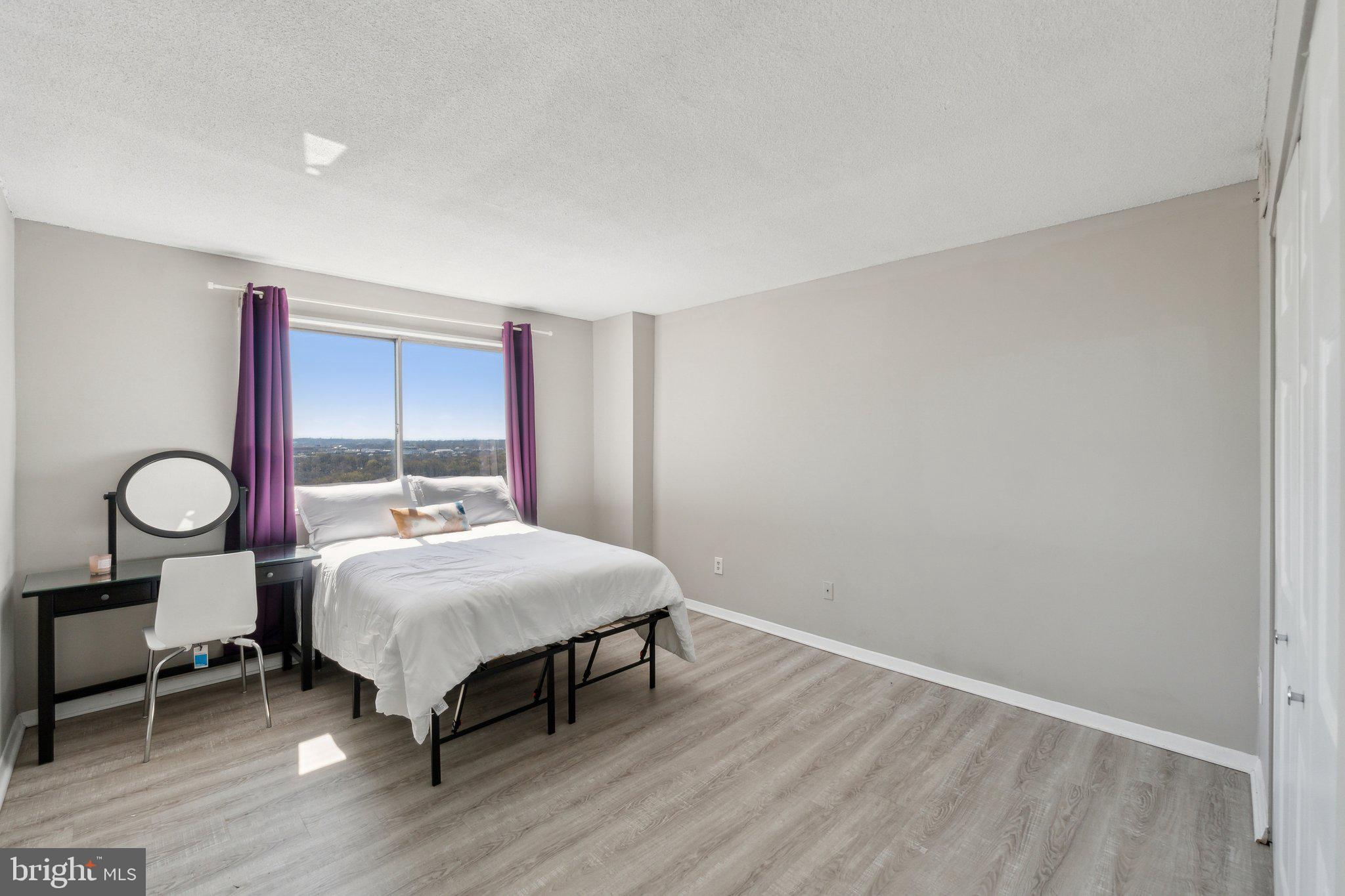 PRESIDENTIAL TOWERS - Residential