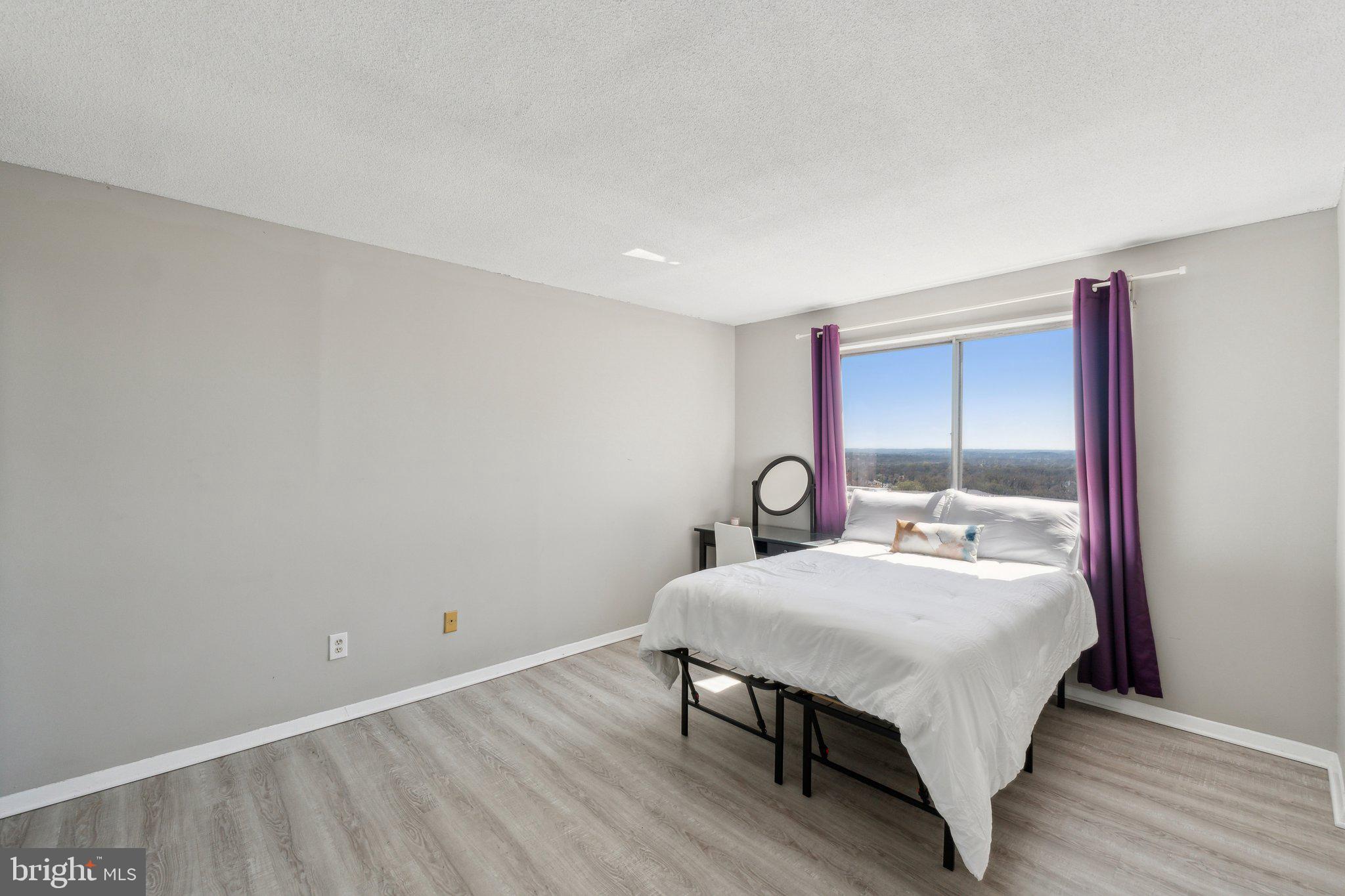 PRESIDENTIAL TOWERS - Residential