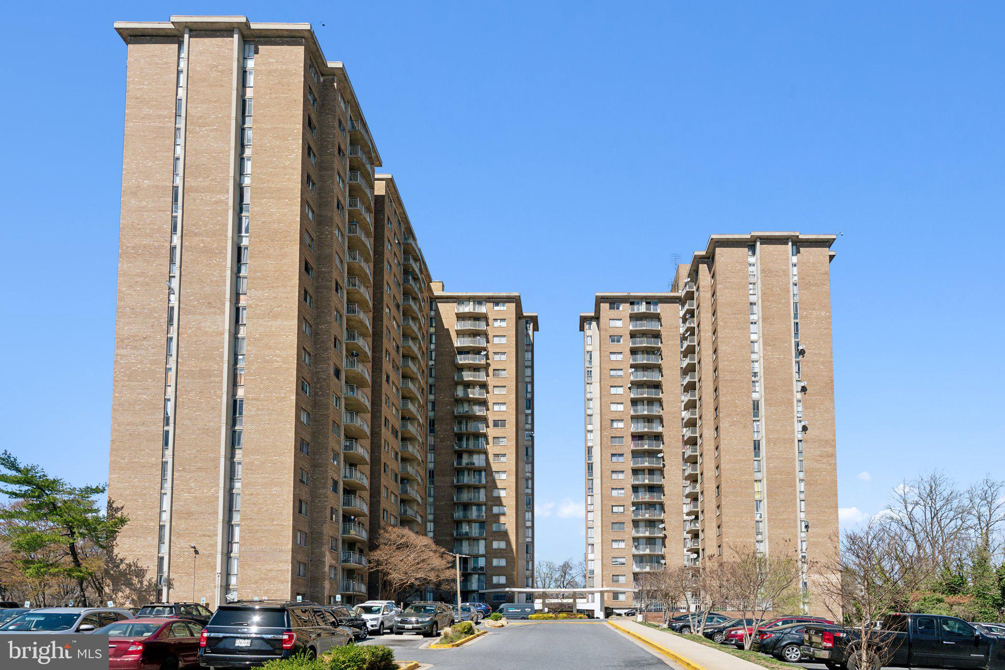 PRESIDENTIAL TOWERS - Residential