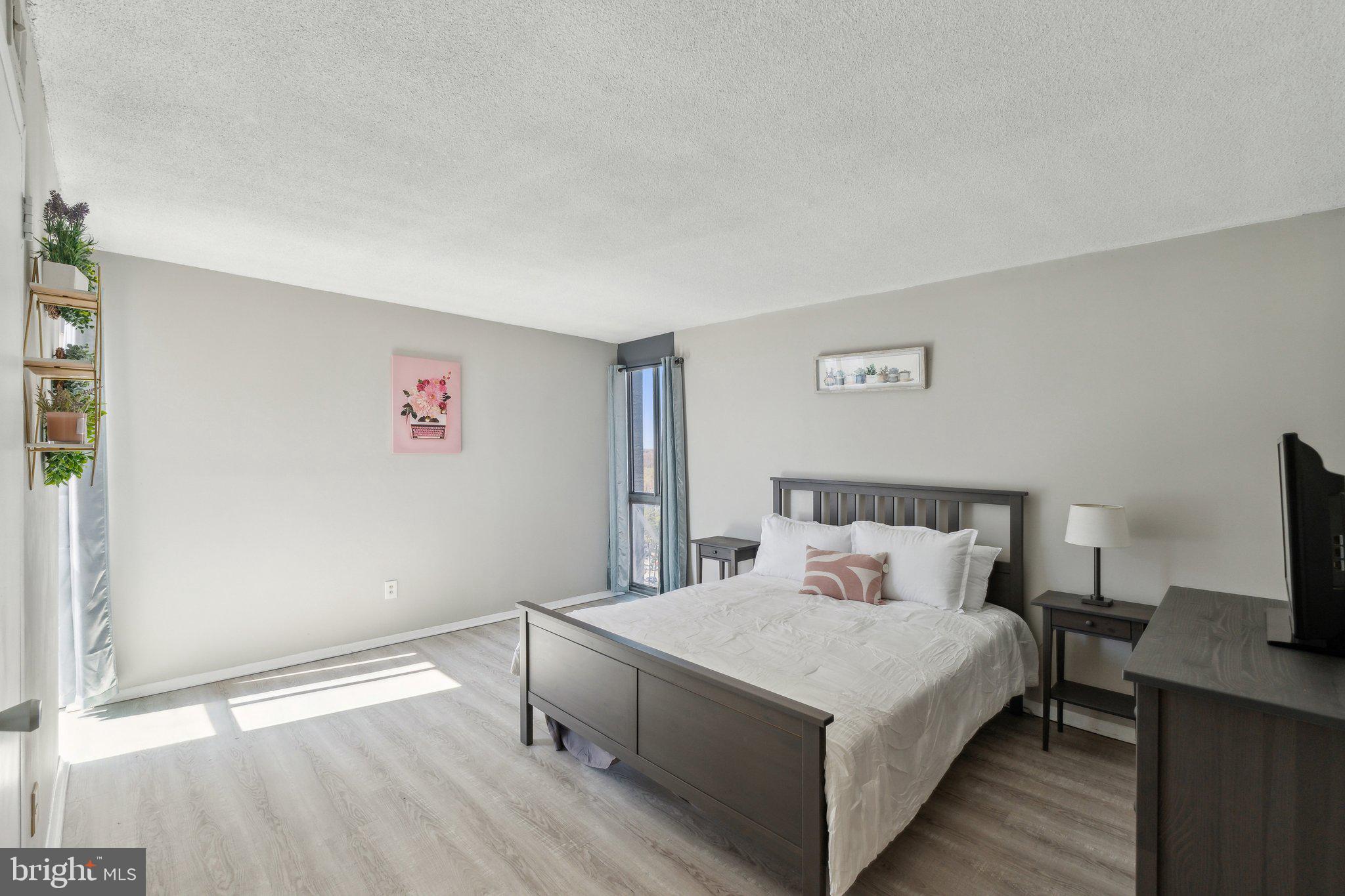 PRESIDENTIAL TOWERS - Residential