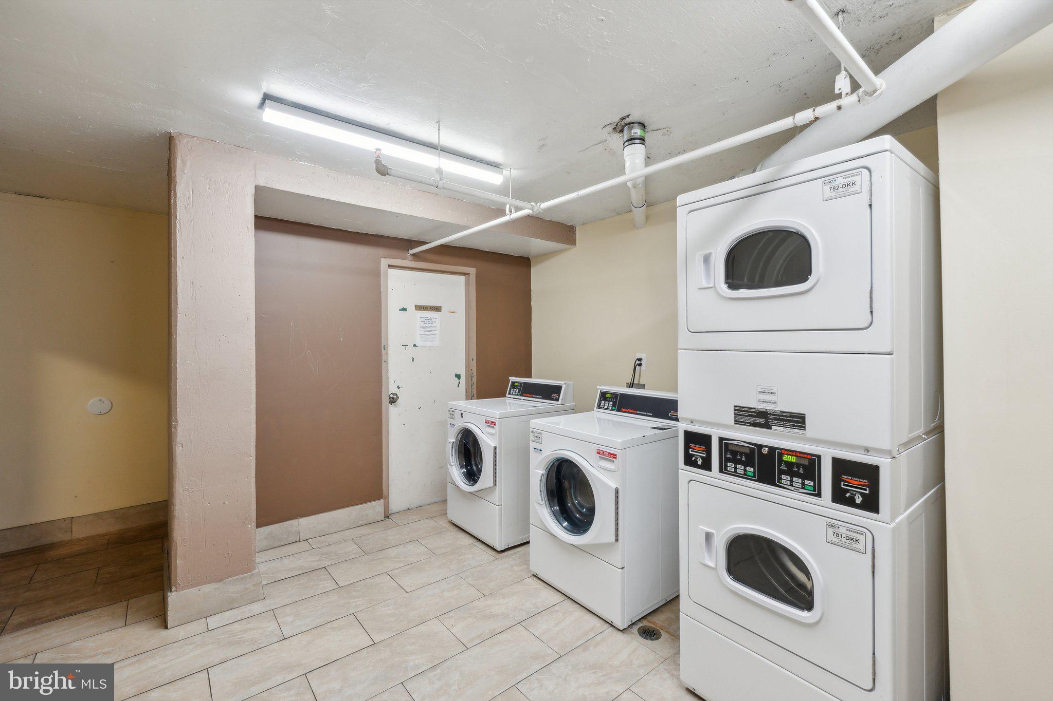 PRESIDENTIAL TOWERS - Residential