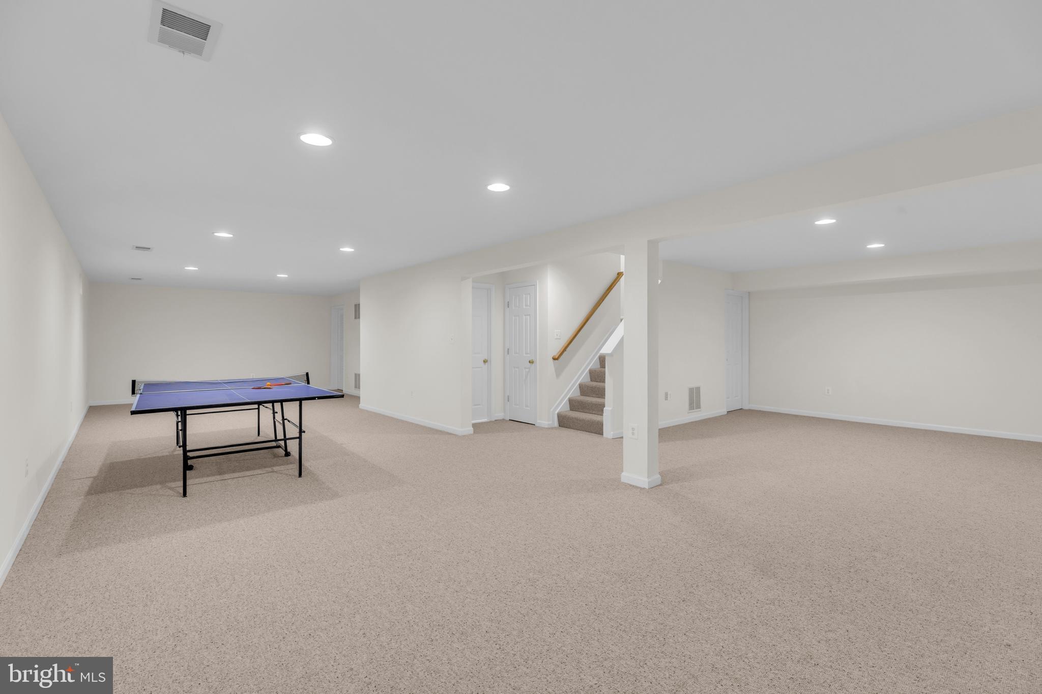 BROAD RUN OAKS - Residential