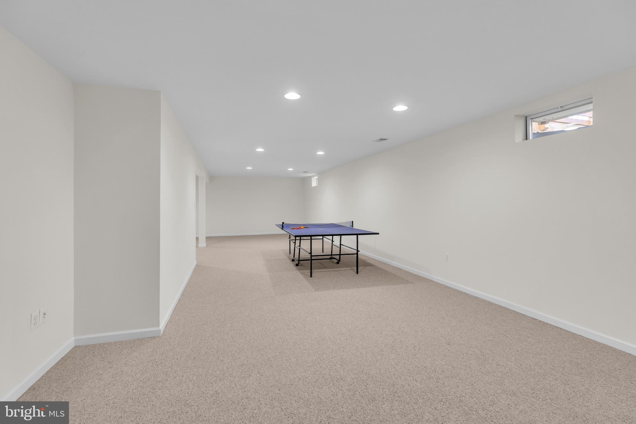 BROAD RUN OAKS - Residential