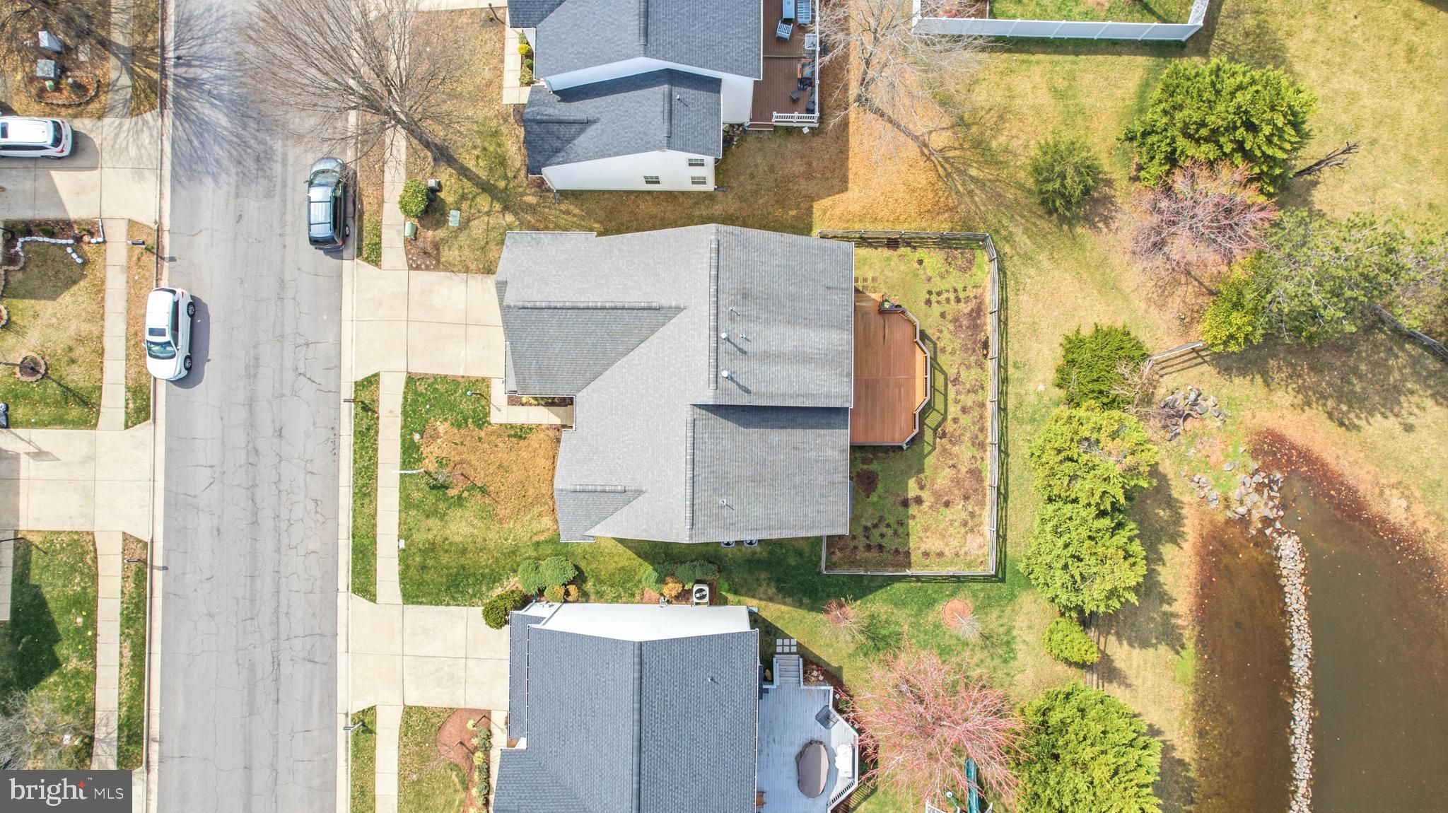 BROAD RUN OAKS - Residential