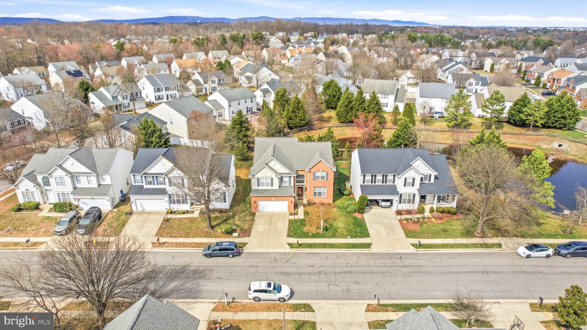 BROAD RUN OAKS - Residential