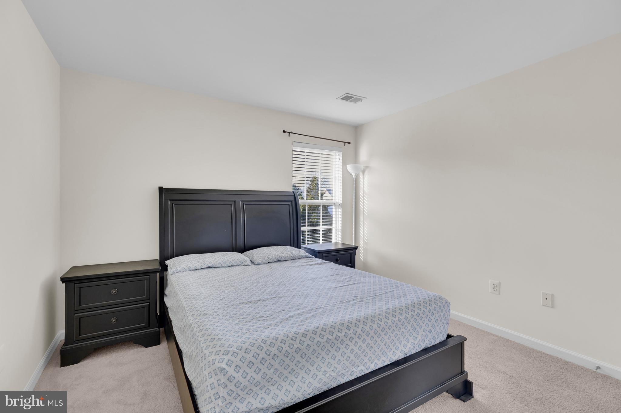 BROAD RUN OAKS - Residential