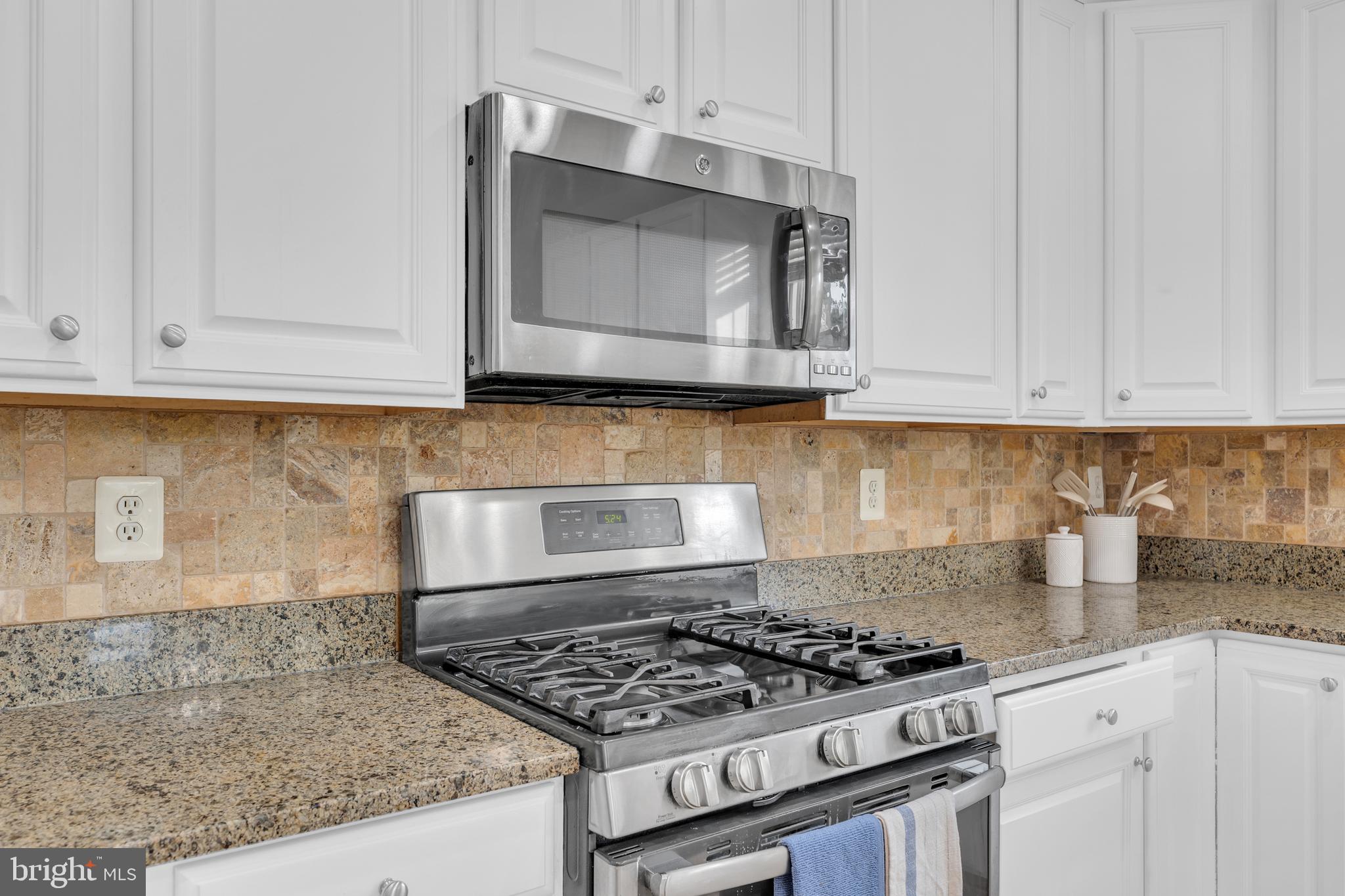 BROAD RUN OAKS - Residential