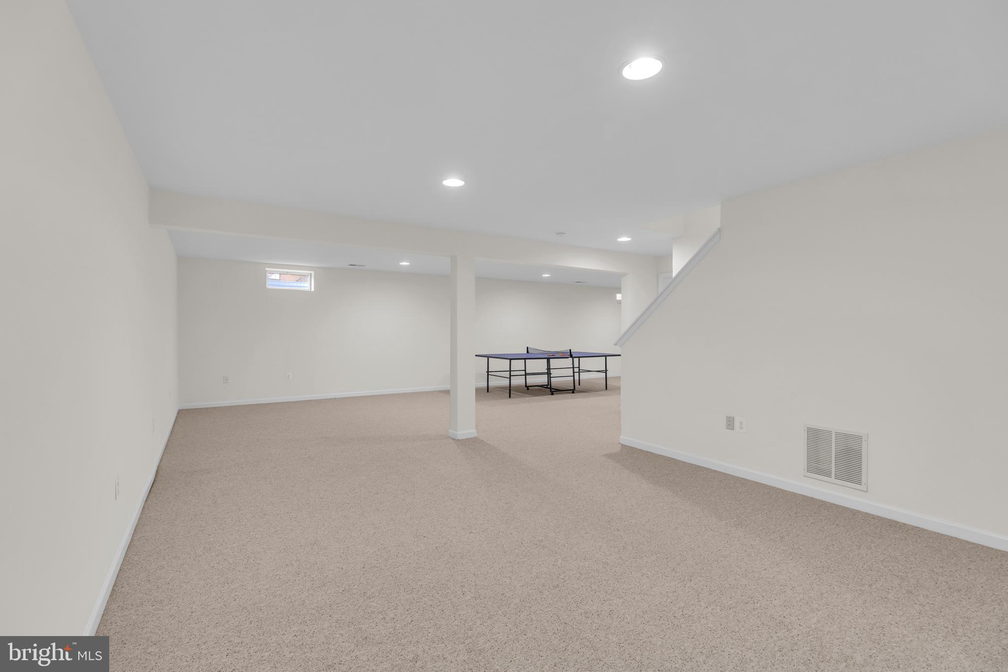 BROAD RUN OAKS - Residential