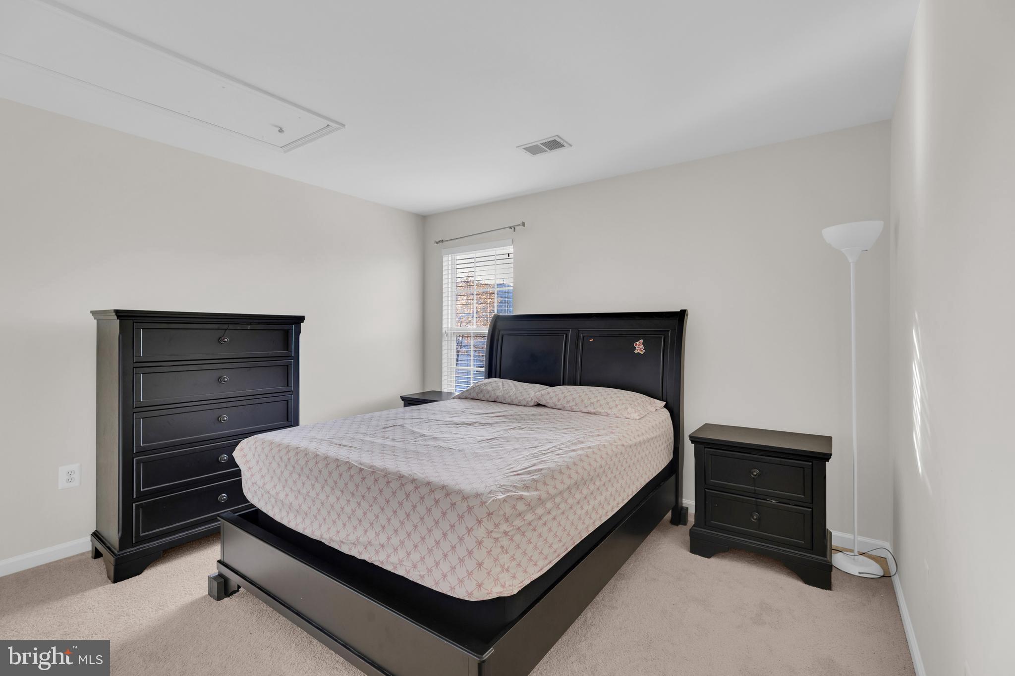 BROAD RUN OAKS - Residential