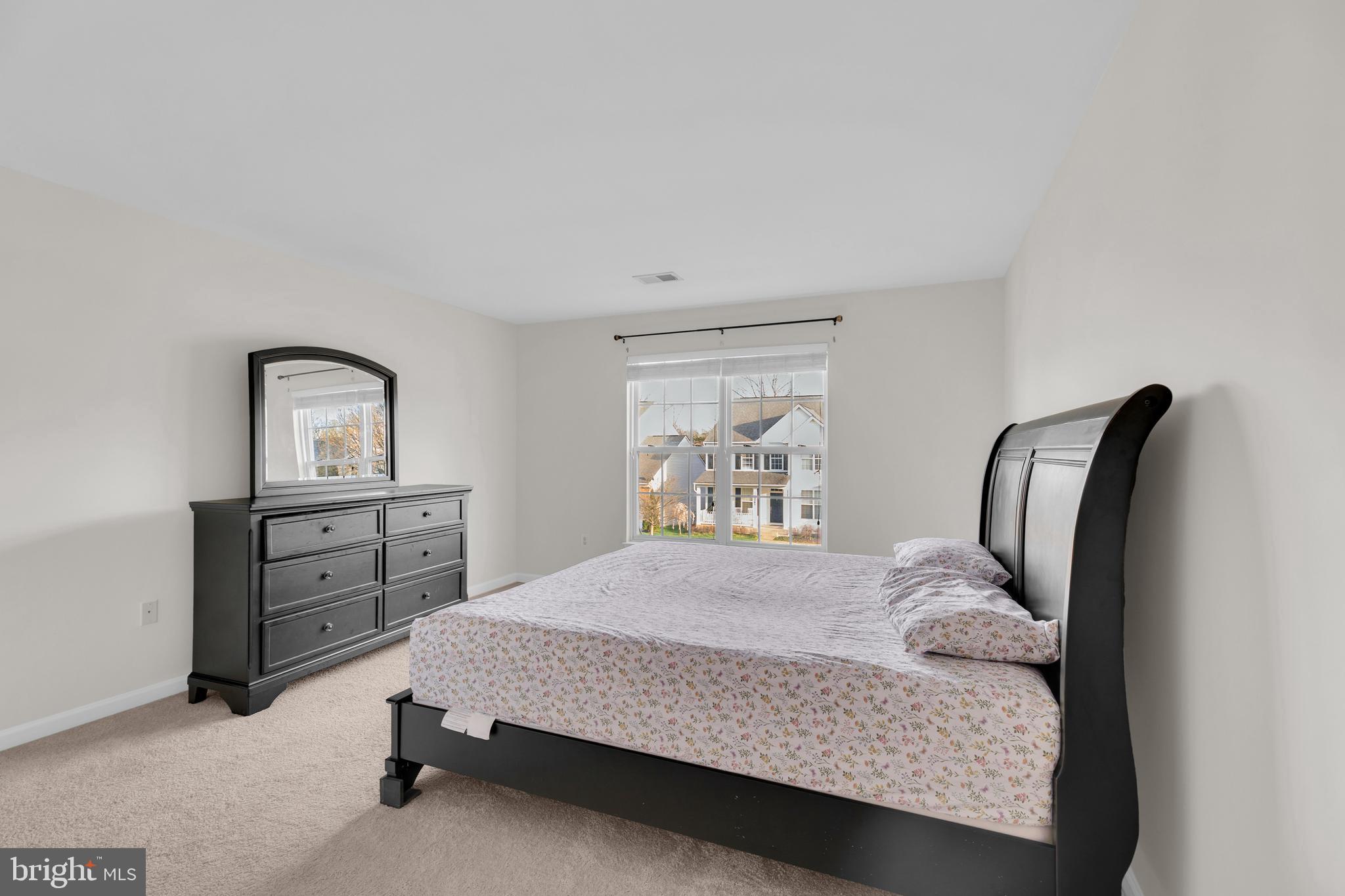 BROAD RUN OAKS - Residential