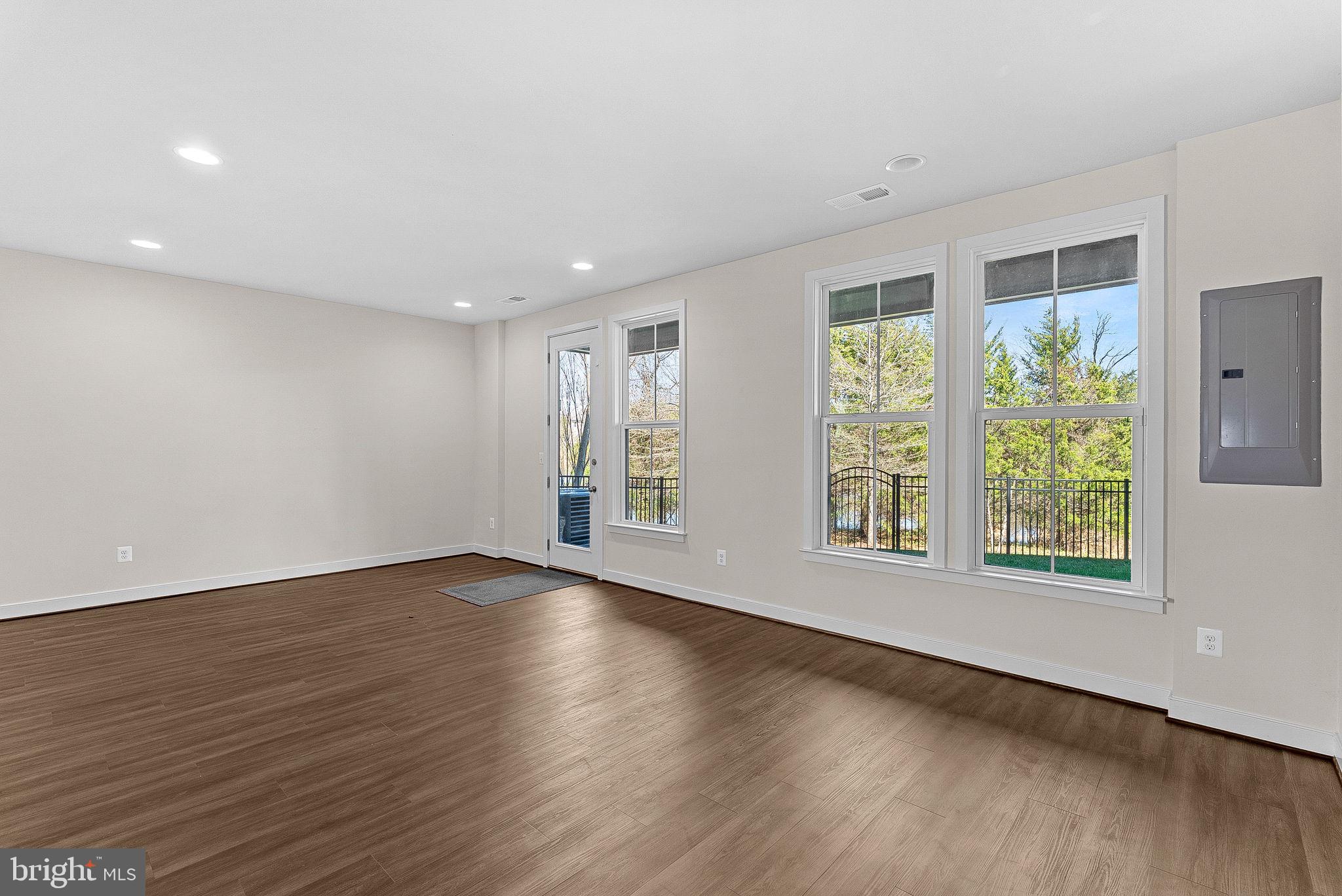 BRAMBLETON TOWN CENTER - Residential