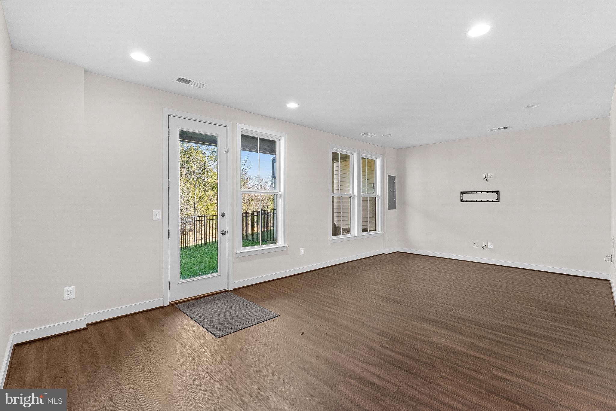 BRAMBLETON TOWN CENTER - Residential