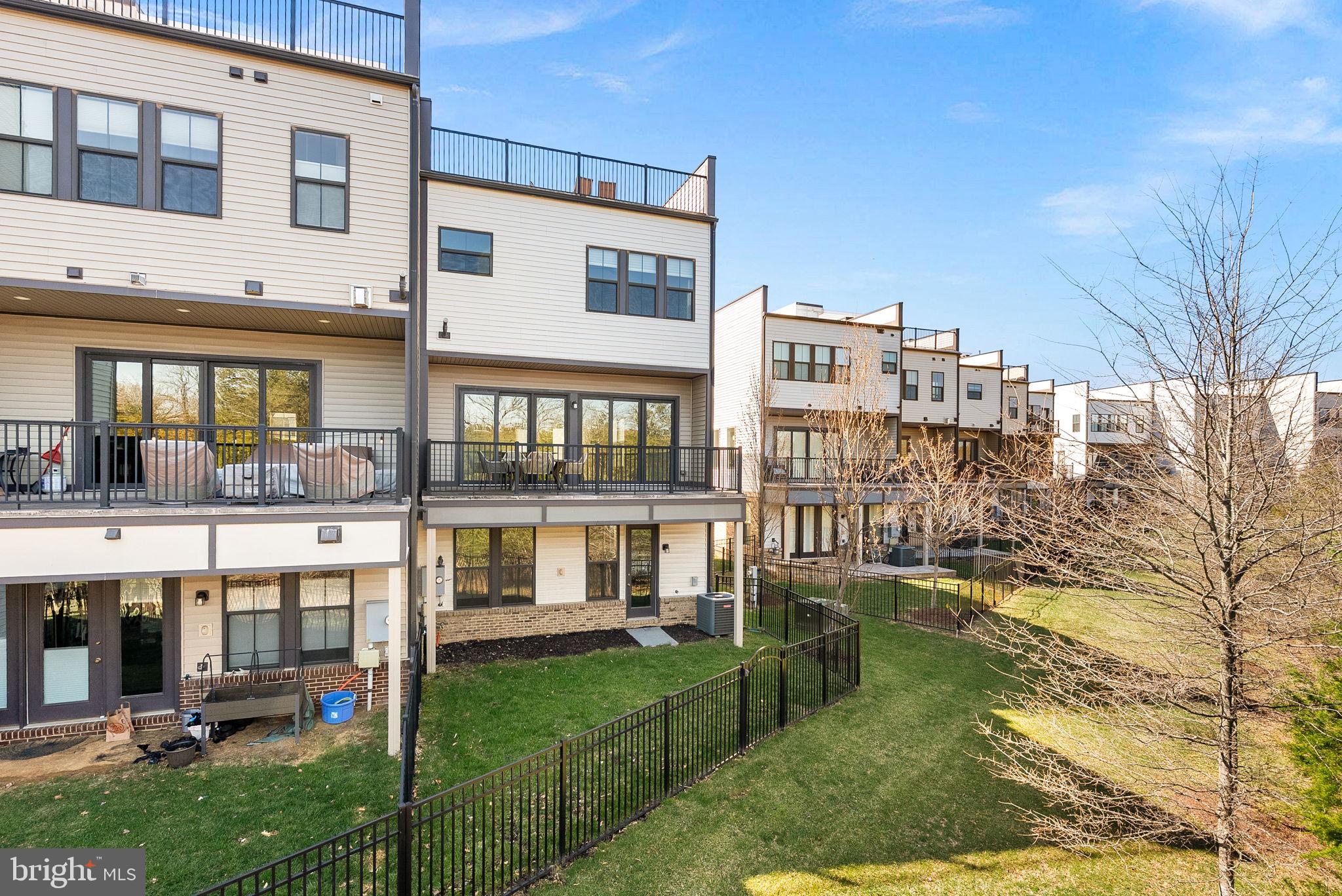 BRAMBLETON TOWN CENTER - Residential