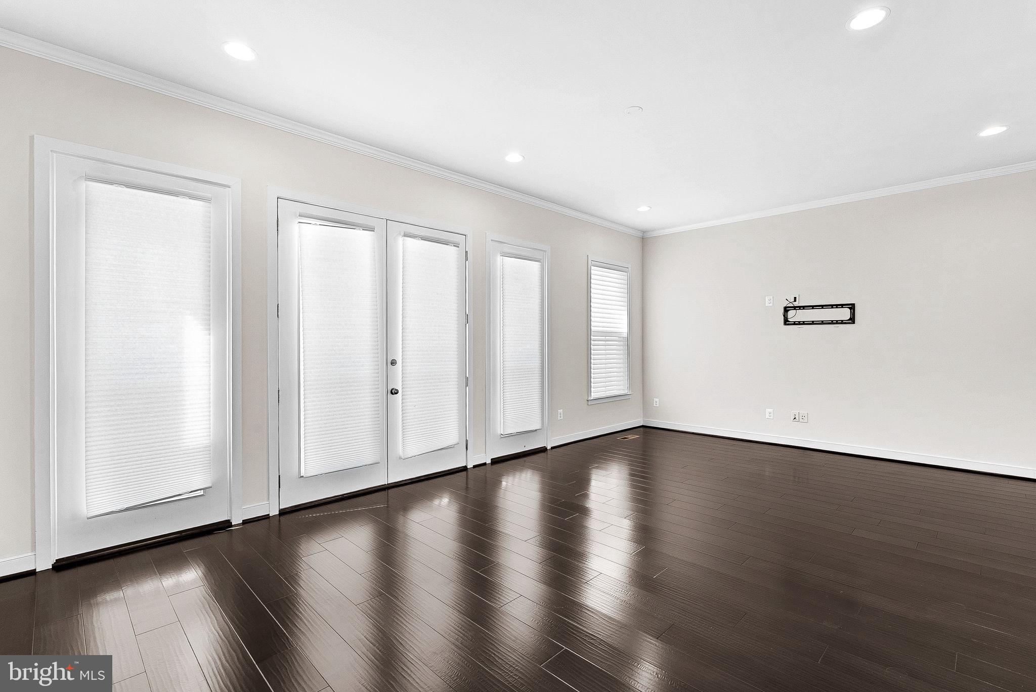 BRAMBLETON TOWN CENTER - Residential