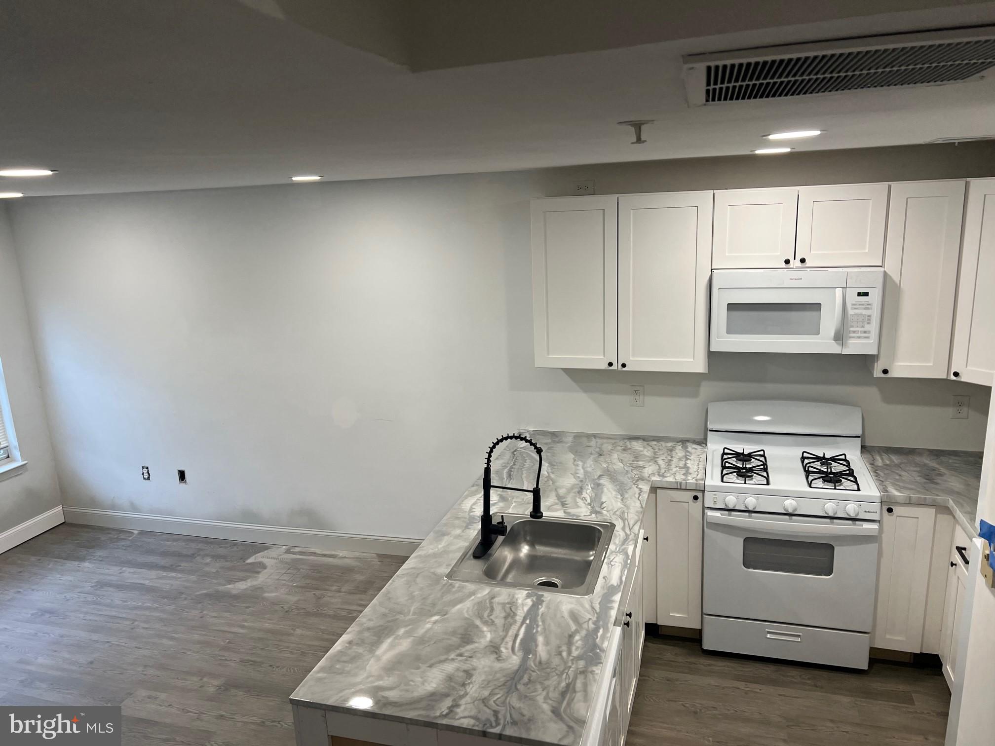 ELKRIDGE TOWN CENTER - Residential Lease