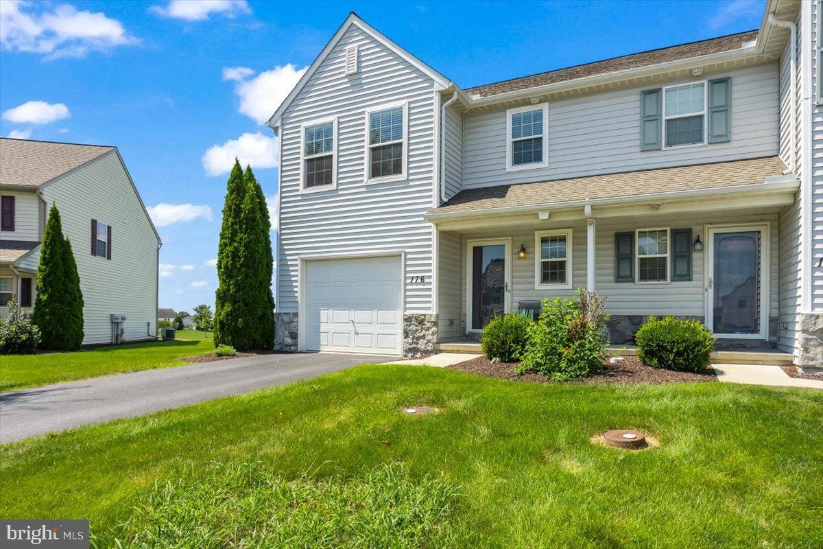 176 N VILLAGE CIR U-0102 CIRCLE