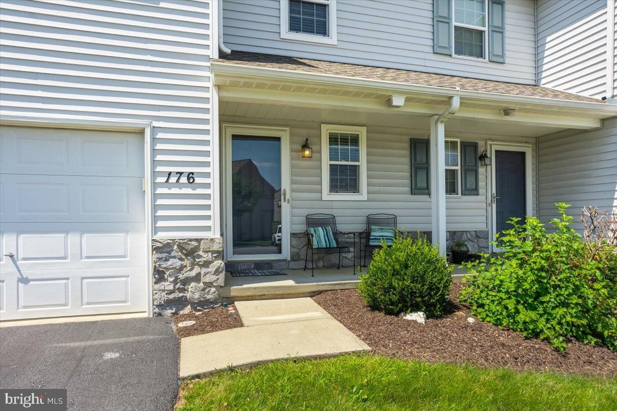 176 N VILLAGE CIR U-0102 CIRCLE