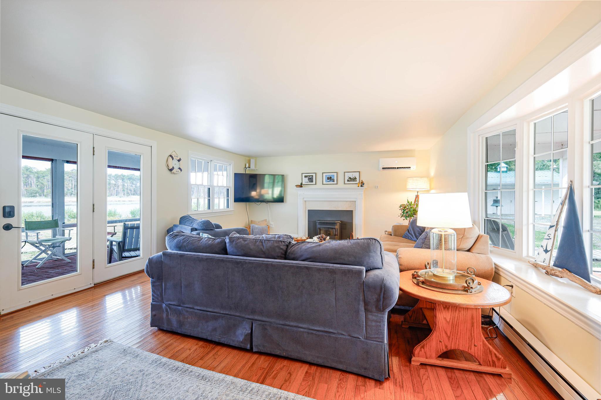 TAYLORS ISLAND - Residential