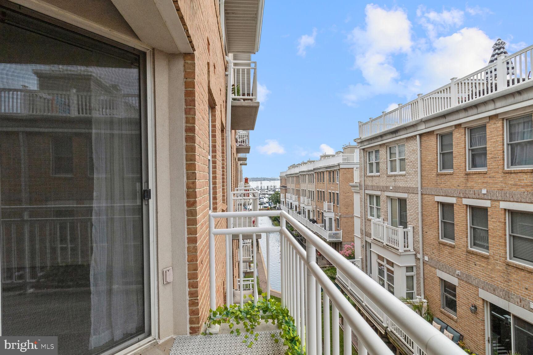 PIERSIDE AT HARBORVIEW - Residential