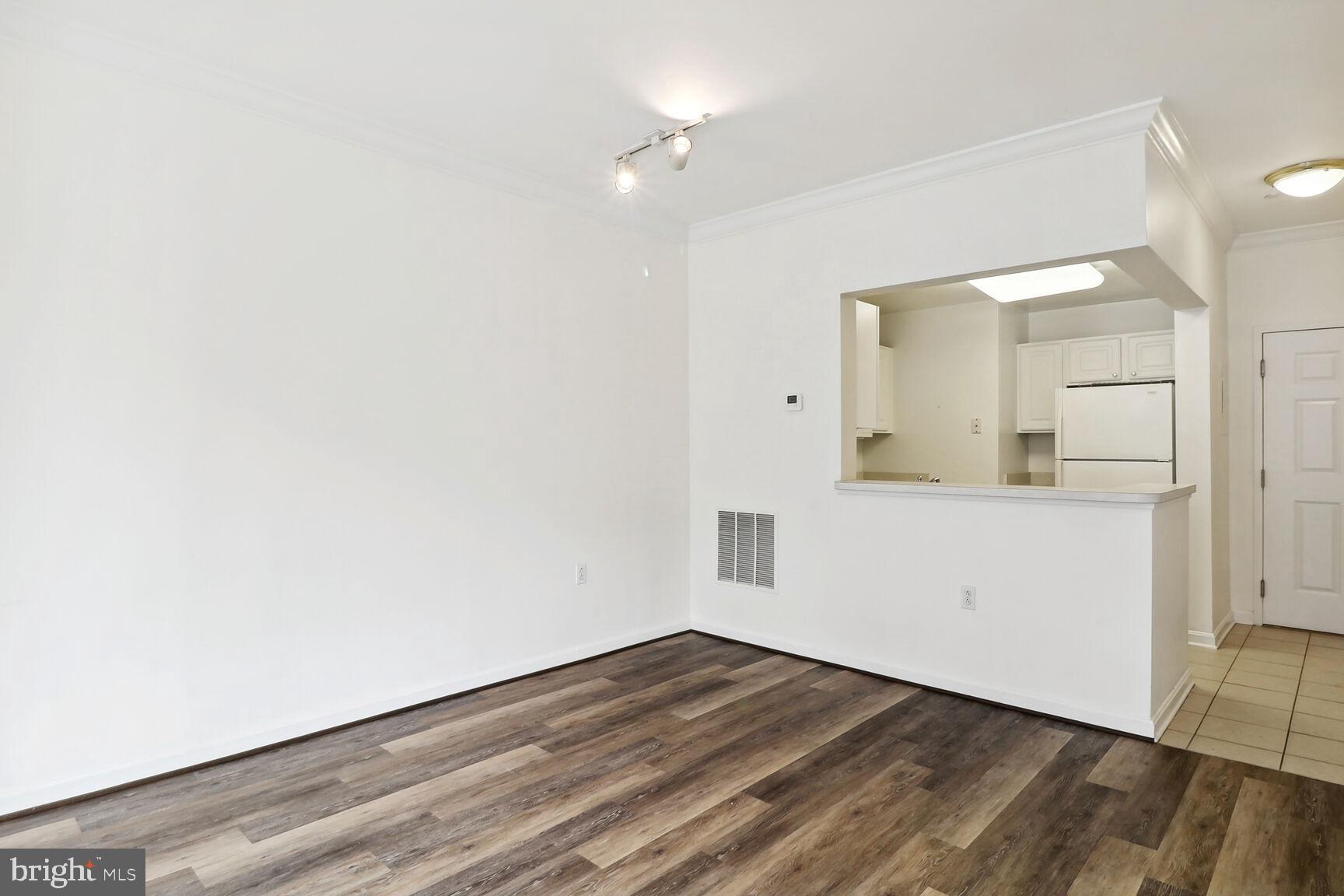 PIERSIDE AT HARBORVIEW - Residential