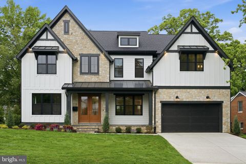Photo of 3301 Winnett Road, CHEVY CHASE, MD 20815 (MLS # MDMC2222808)