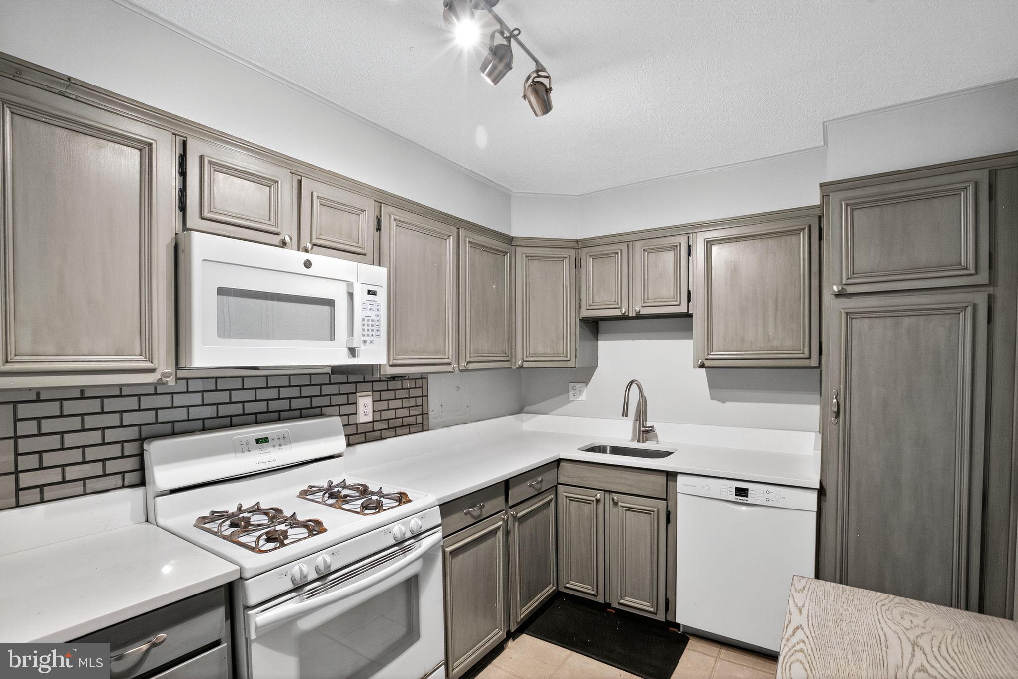 1300 ARMY NAVY DRIVE 529