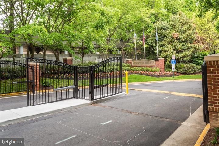 TYSONS VILLAGE - Residential