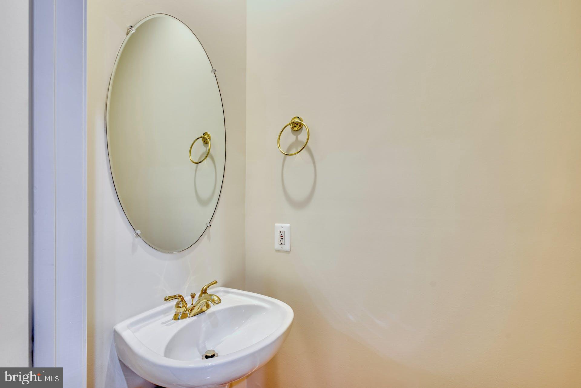 TYSONS VILLAGE - Residential