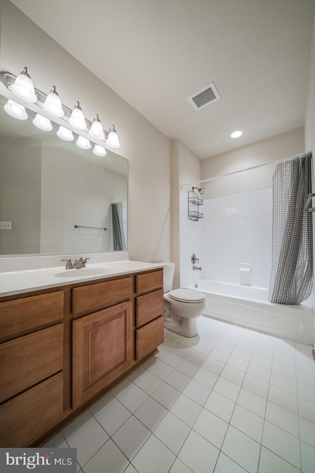 OYSTER BAY CONDOMINIUMS - Residential