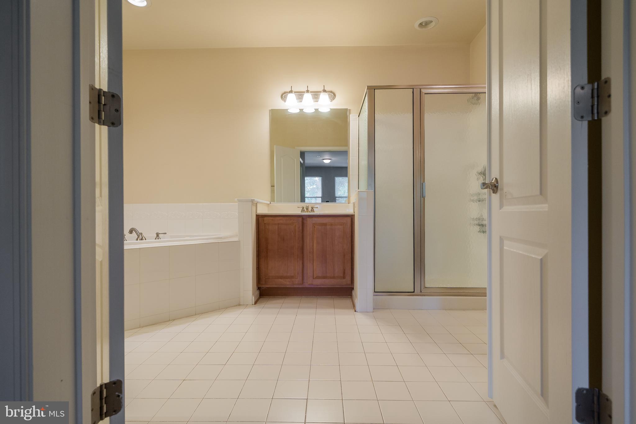 OYSTER BAY CONDOMINIUMS - Residential