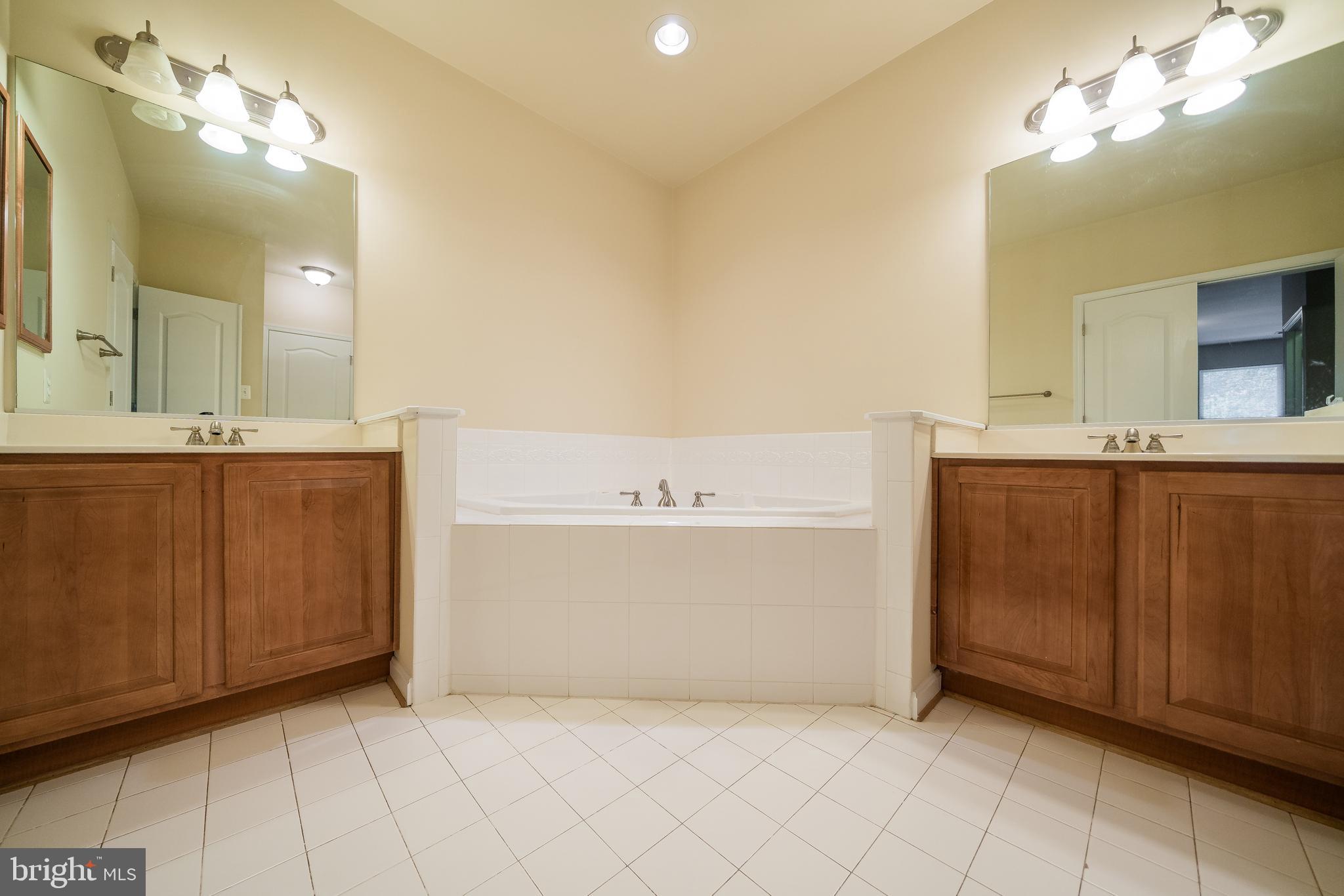 OYSTER BAY CONDOMINIUMS - Residential