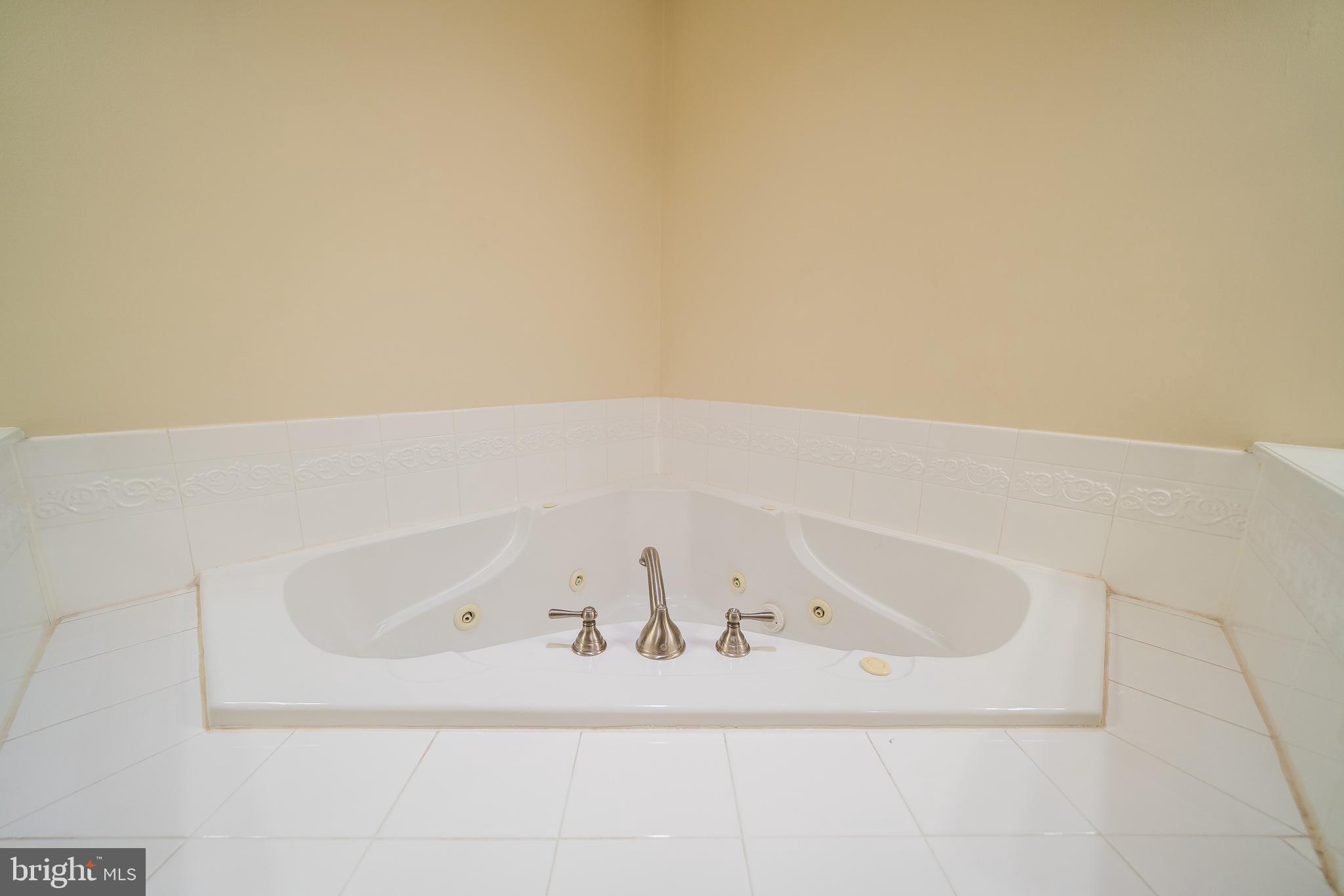 OYSTER BAY CONDOMINIUMS - Residential