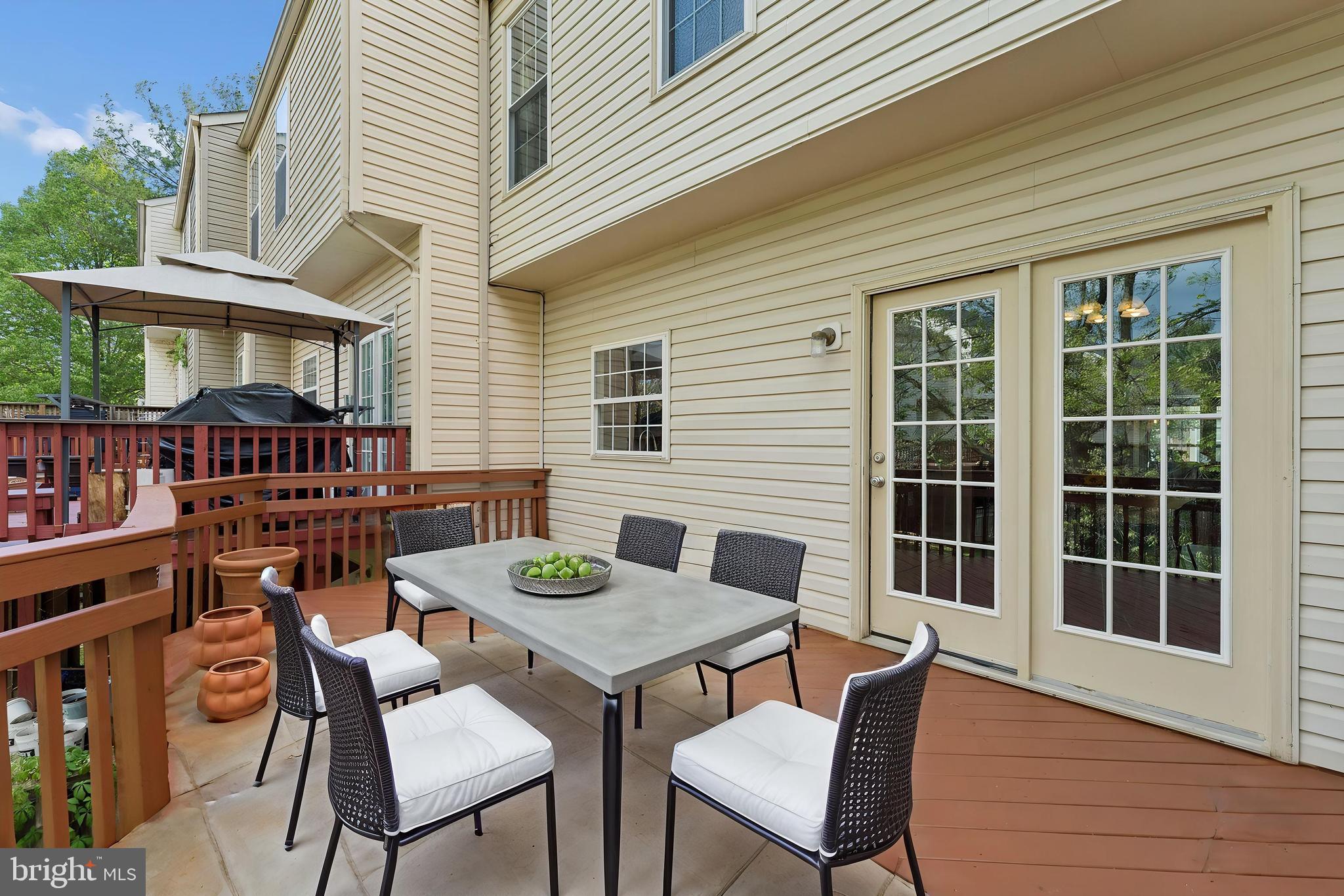 CLOVERLEAF TOWNHOMES - Residential