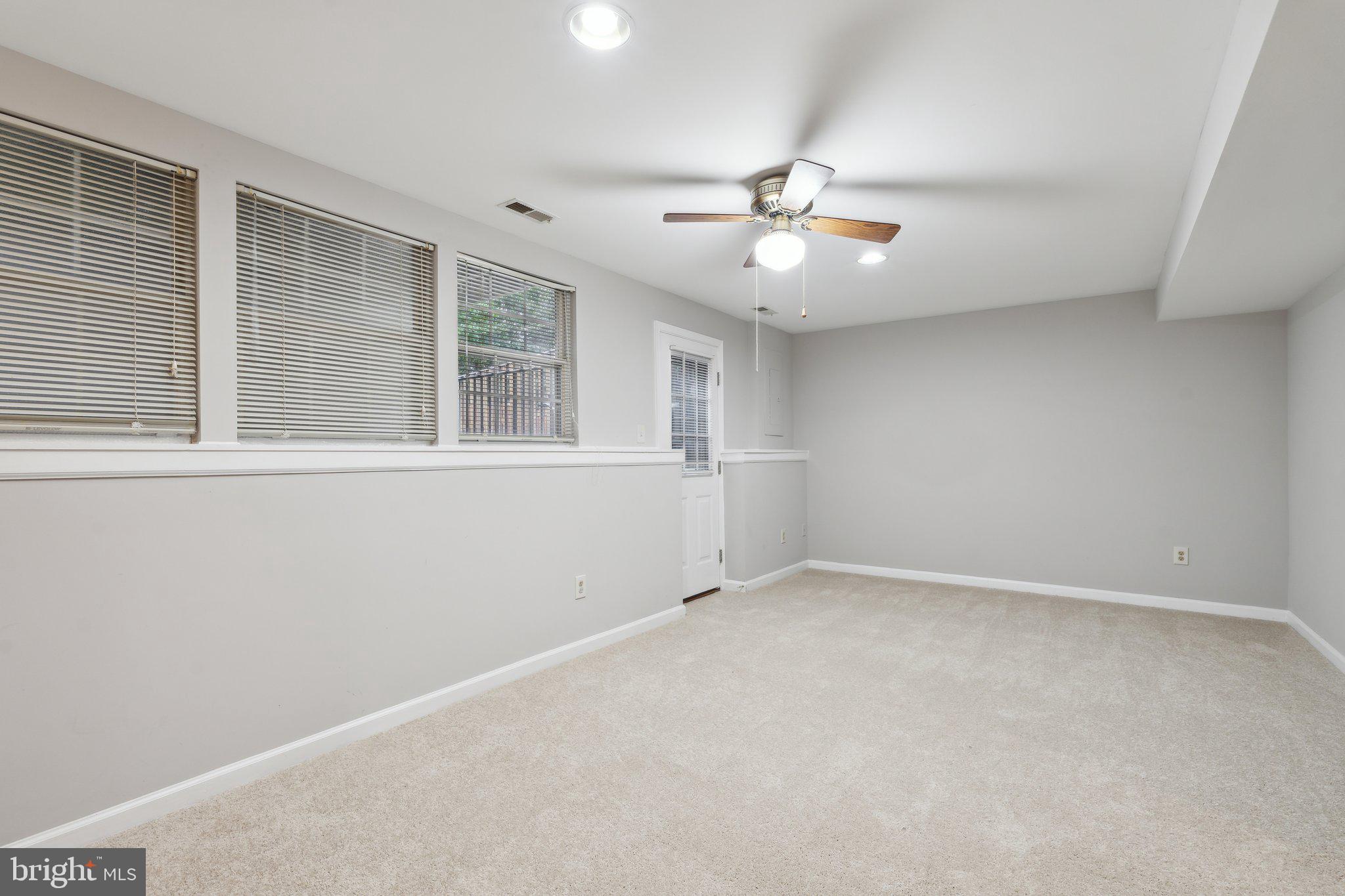 ASHBURN FARM - Residential Lease