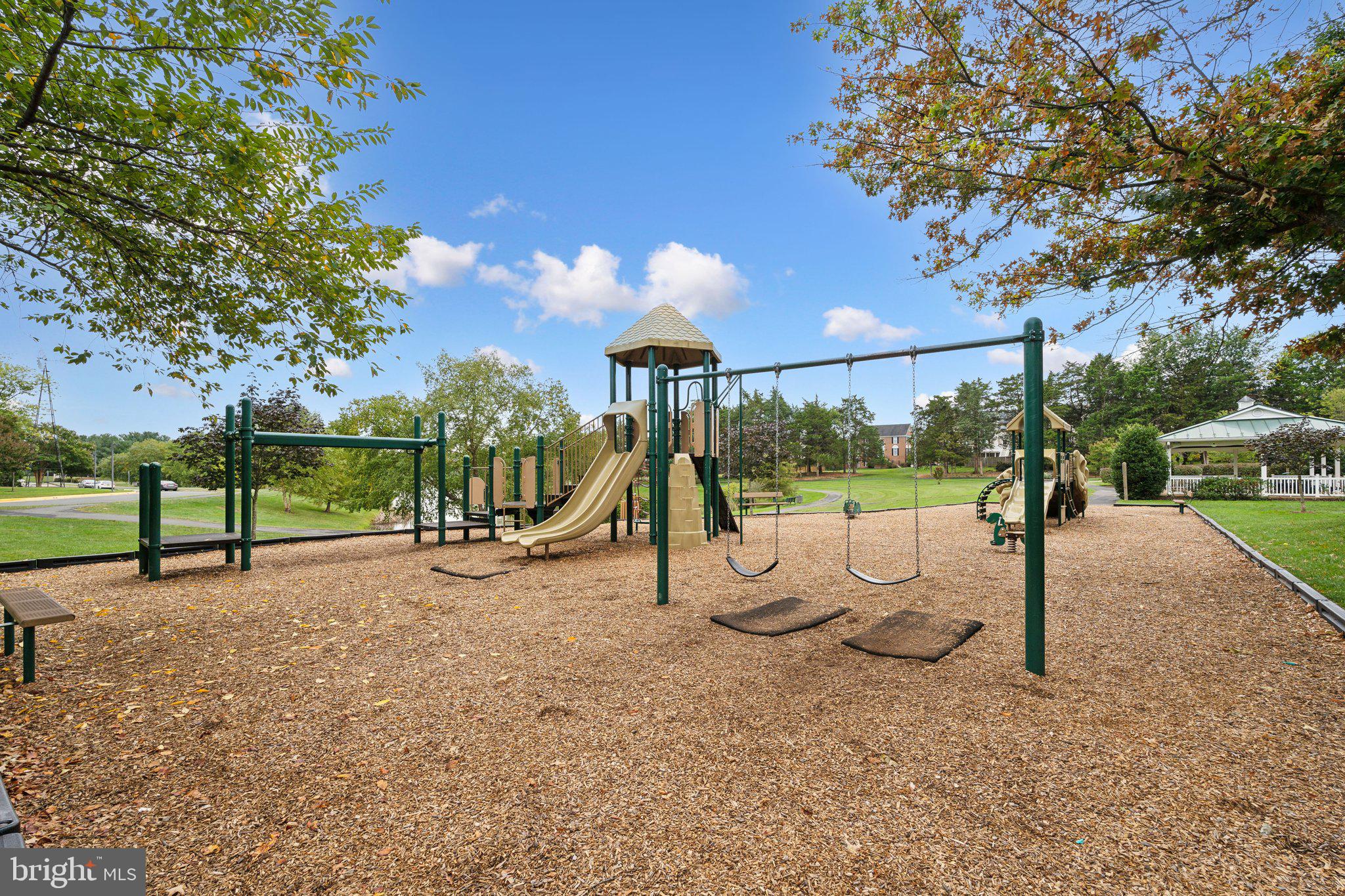 ASHBURN FARM - Residential Lease