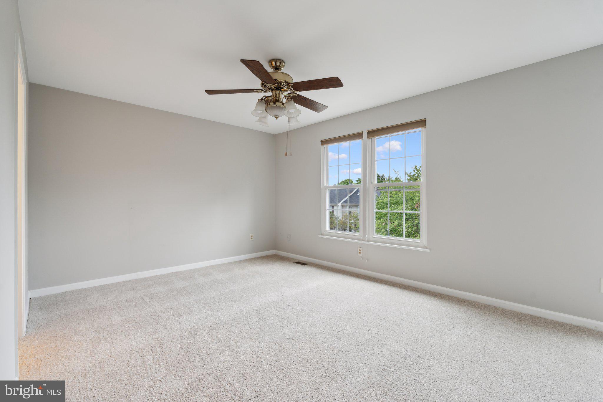 ASHBURN FARM - Residential Lease